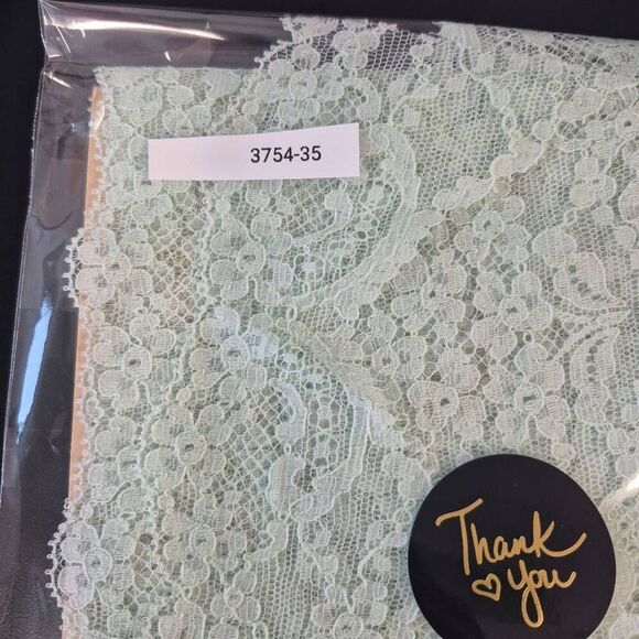 Lace, Vintage Pale Green 5" x 1 1/3 yd - Picture 3 of 3